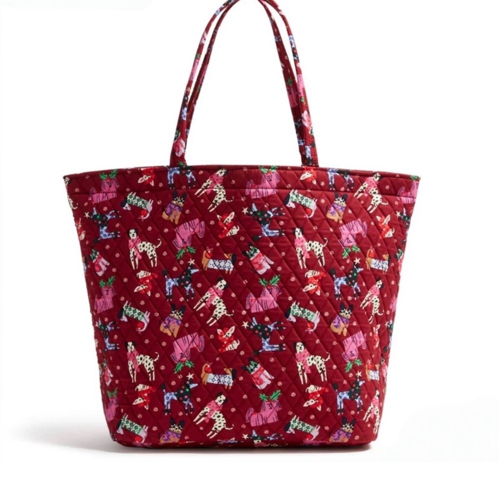 NWT Vera Bradley Essetial Grand Tote In Holiday Hounds.